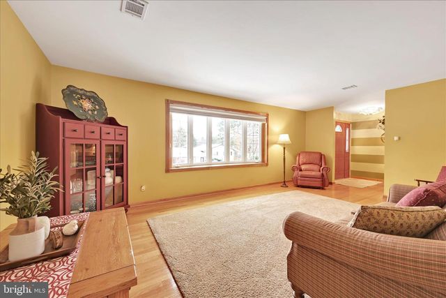 11 BRYN MAWR AVE, Pottsville, PA 17901