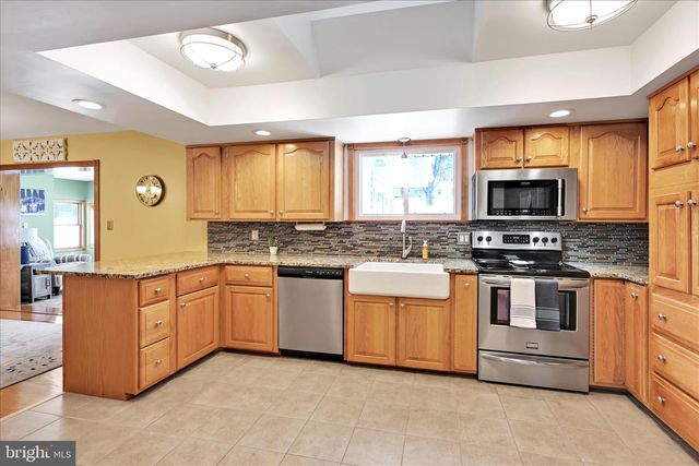 11 BRYN MAWR AVE, Pottsville, PA 17901