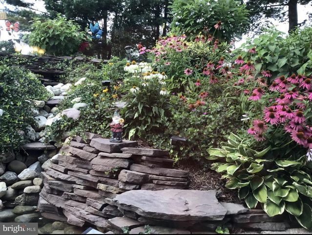 11 BRYN MAWR AVE, Pottsville, PA 17901