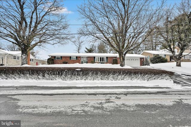 11 BRYN MAWR AVE, Pottsville, PA 17901