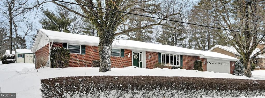 11 BRYN MAWR AVE, Pottsville, PA 17901