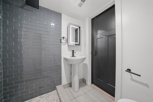 7006 S Bell Avenue, Chicago, IL 60636