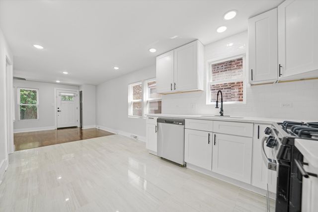 7006 S Bell Avenue, Chicago, IL 60636
