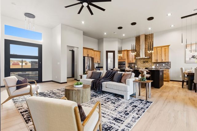 400 5th Street NE, Rio Rancho, NM 87124