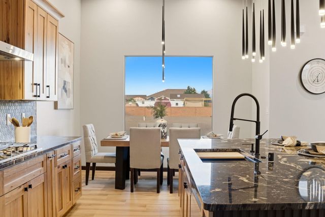 400 5th Street NE, Rio Rancho, NM 87124