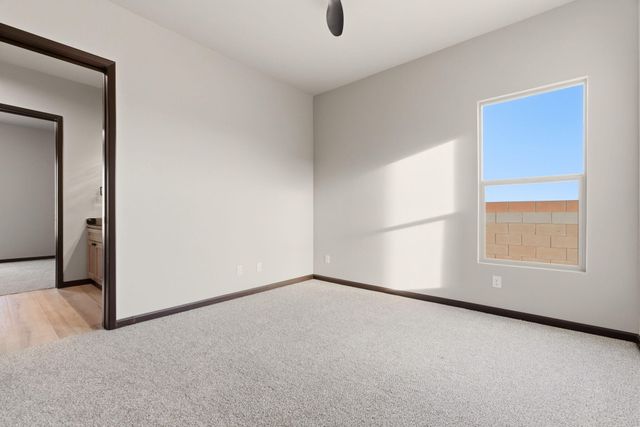 400 5th Street NE, Rio Rancho, NM 87124