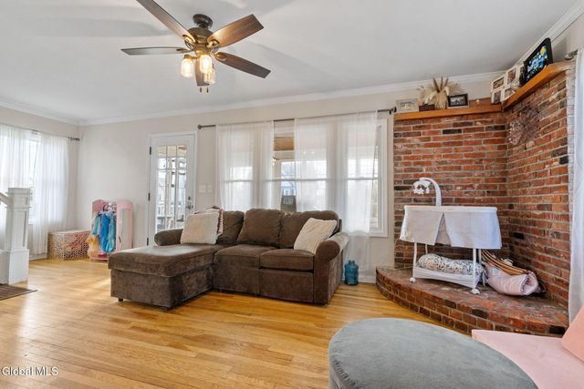 12 2nd Avenue, Mayfield, NY 12117