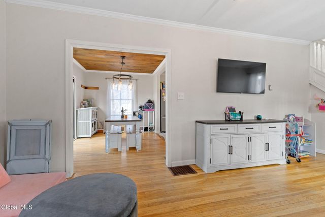 12 2nd Avenue, Mayfield, NY 12117