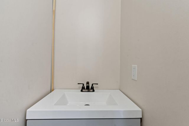 12 2nd Avenue, Mayfield, NY 12117