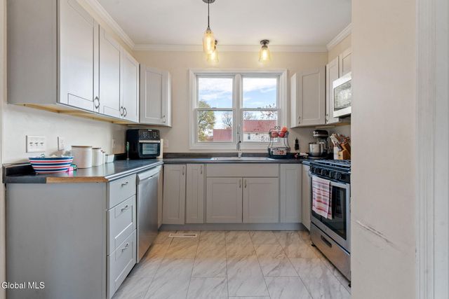 12 2nd Avenue, Mayfield, NY 12117