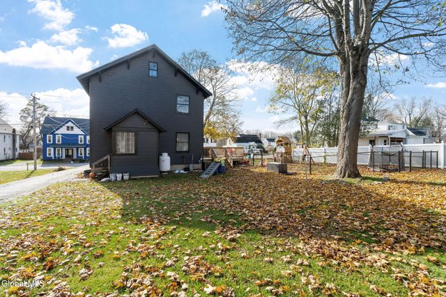 12 2nd Avenue, Mayfield, NY 12117