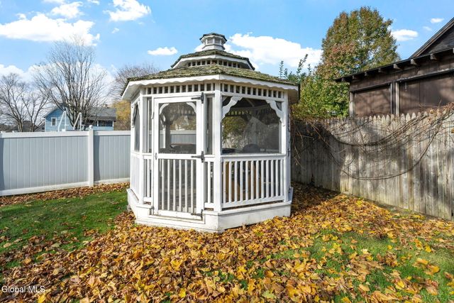 12 2nd Avenue, Mayfield, NY 12117