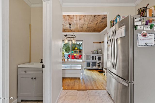 12 2nd Avenue, Mayfield, NY 12117