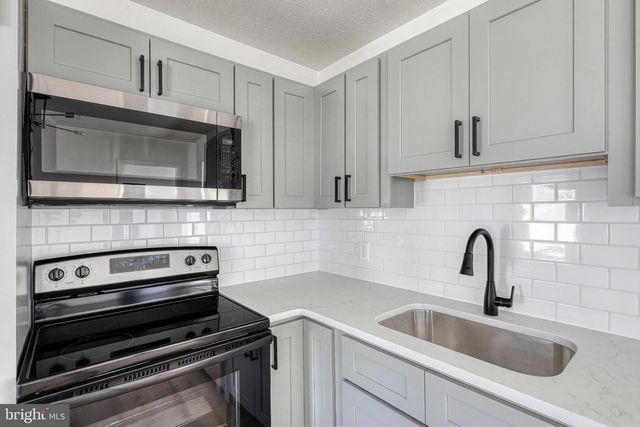 2707 EMIG MILL RD, Dover, PA 17315