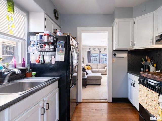 1203 E FAIROAKS Avenue, Peoria, IL 61603