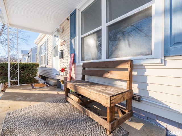 1203 E FAIROAKS Avenue, Peoria, IL 61603