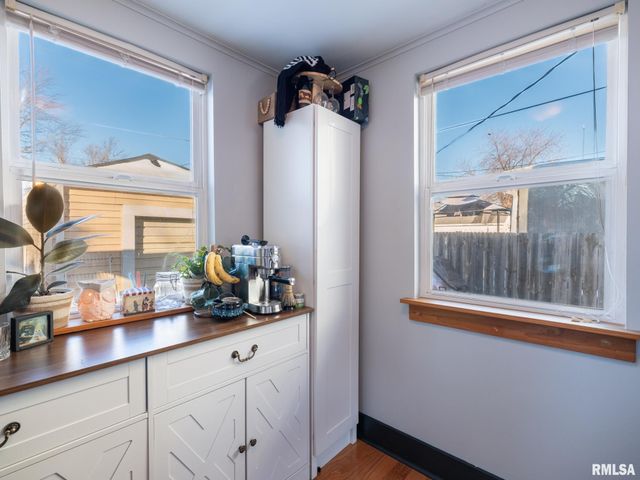 1203 E FAIROAKS Avenue, Peoria, IL 61603