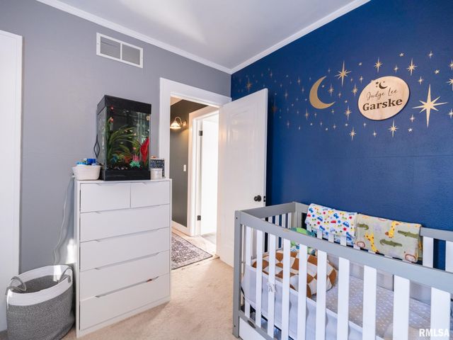 1203 E FAIROAKS Avenue, Peoria, IL 61603