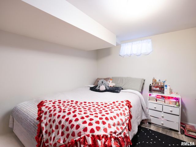 1203 E FAIROAKS Avenue, Peoria, IL 61603