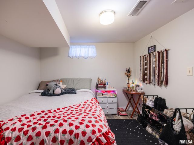 1203 E FAIROAKS Avenue, Peoria, IL 61603