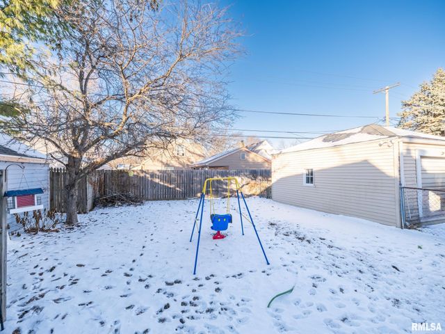 1203 E FAIROAKS Avenue, Peoria, IL 61603