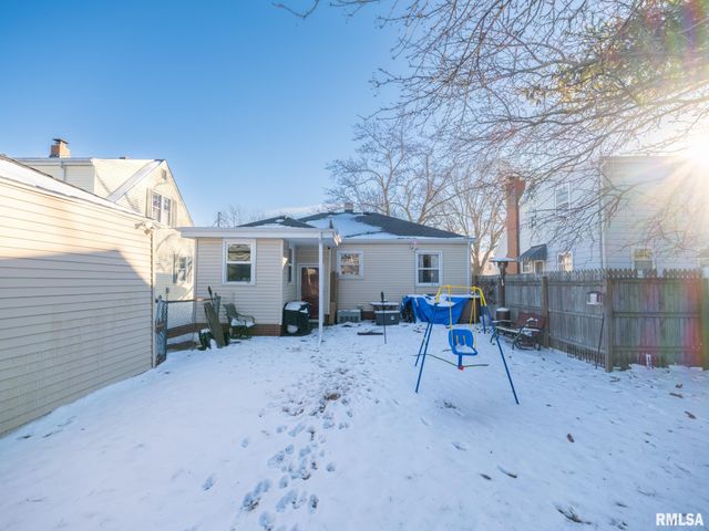 1203 E FAIROAKS Avenue, Peoria, IL 61603