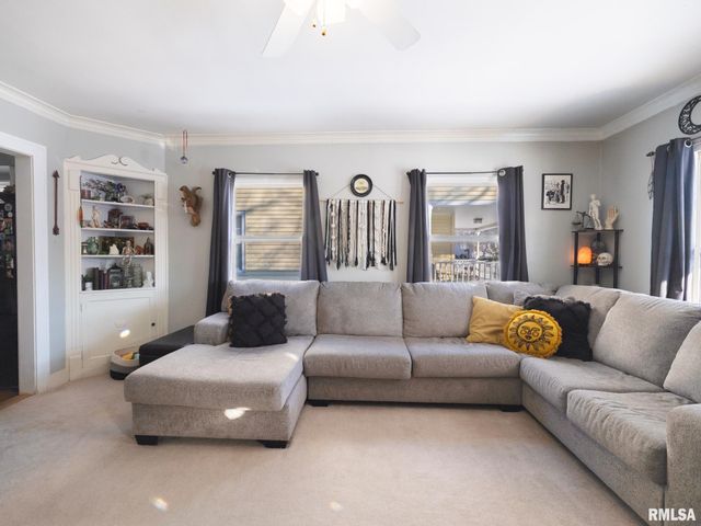 1203 E FAIROAKS Avenue, Peoria, IL 61603