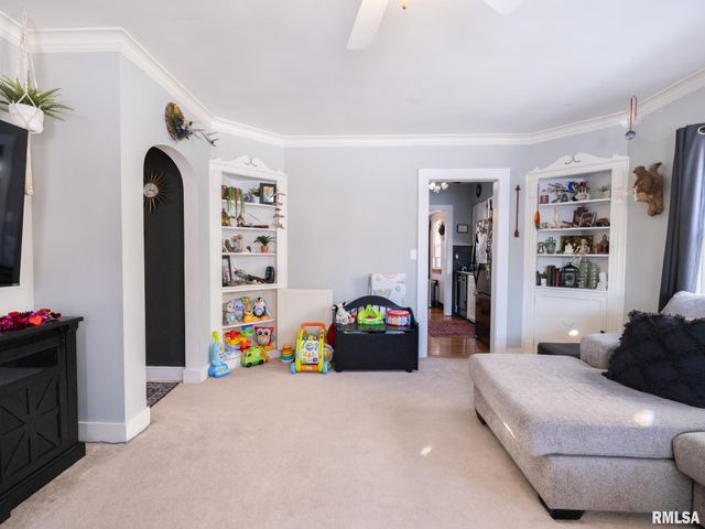 1203 E FAIROAKS Avenue, Peoria, IL 61603