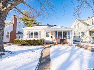 1203 E FAIROAKS Avenue, Peoria, IL 61603