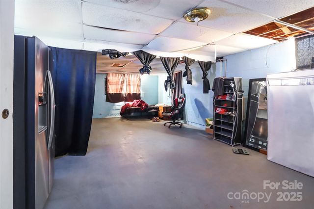 28 Deaverview Road, Asheville, NC 28806