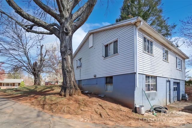 28 Deaverview Road, Asheville, NC 28806