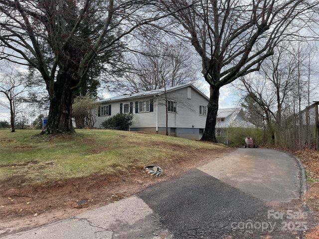 28 Deaverview Road, Asheville, NC 28806