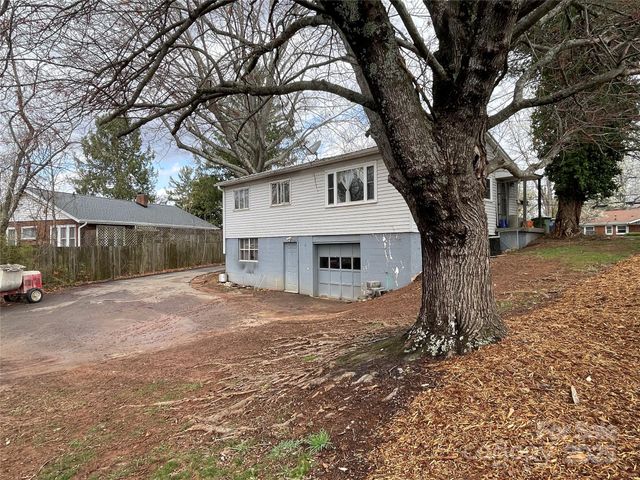 28 Deaverview Road, Asheville, NC 28806