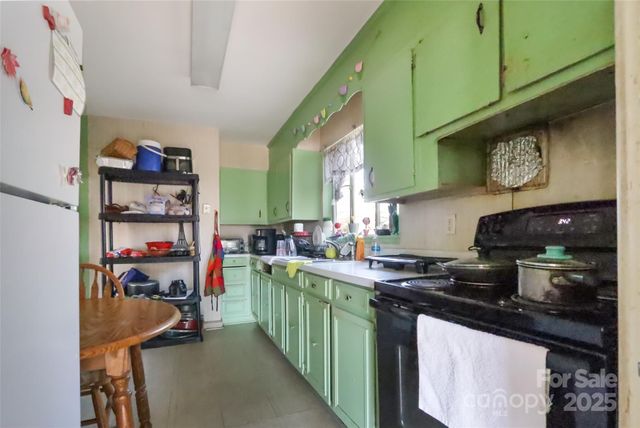 28 Deaverview Road, Asheville, NC 28806