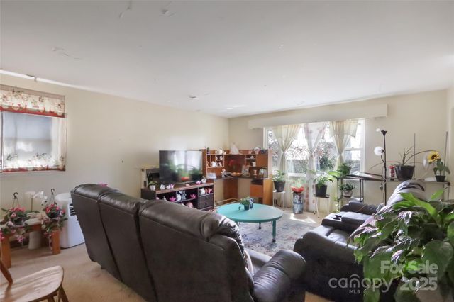 28 Deaverview Road, Asheville, NC 28806