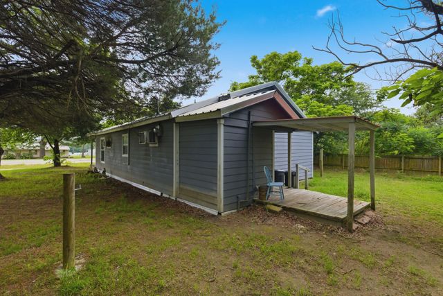 1821 N State Highway 19, Emory, TX 75440