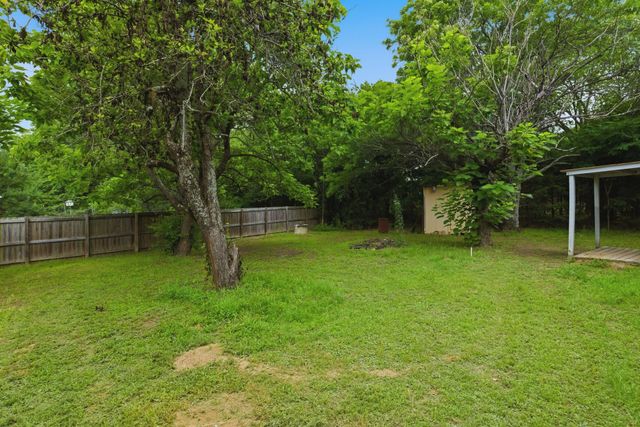 1821 N State Highway 19, Emory, TX 75440