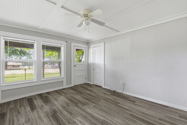 1821 N State Highway 19, Emory, TX 75440
