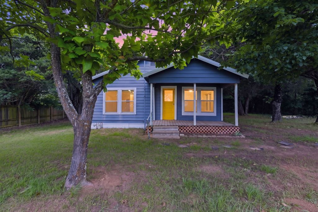 1821 N State Highway 19, Emory, TX 75440