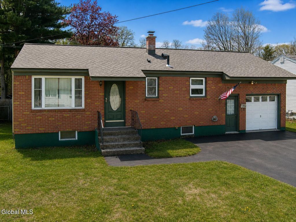 3270 McDonald Avenue, Schenectady, NY 12304