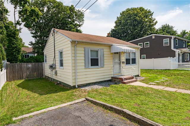 123 Cherubina Lane, North Babylon, NY 11703