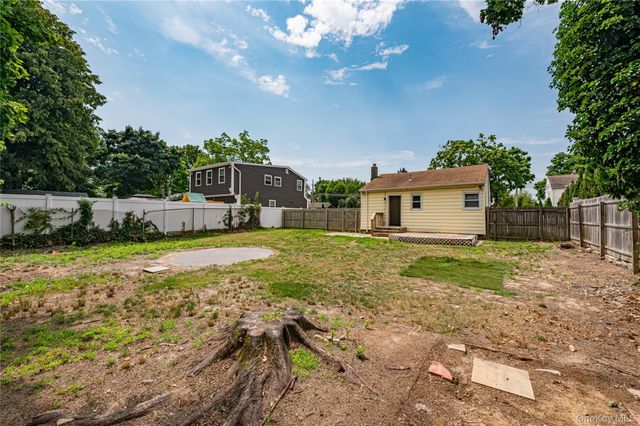 123 Cherubina Lane, North Babylon, NY 11703