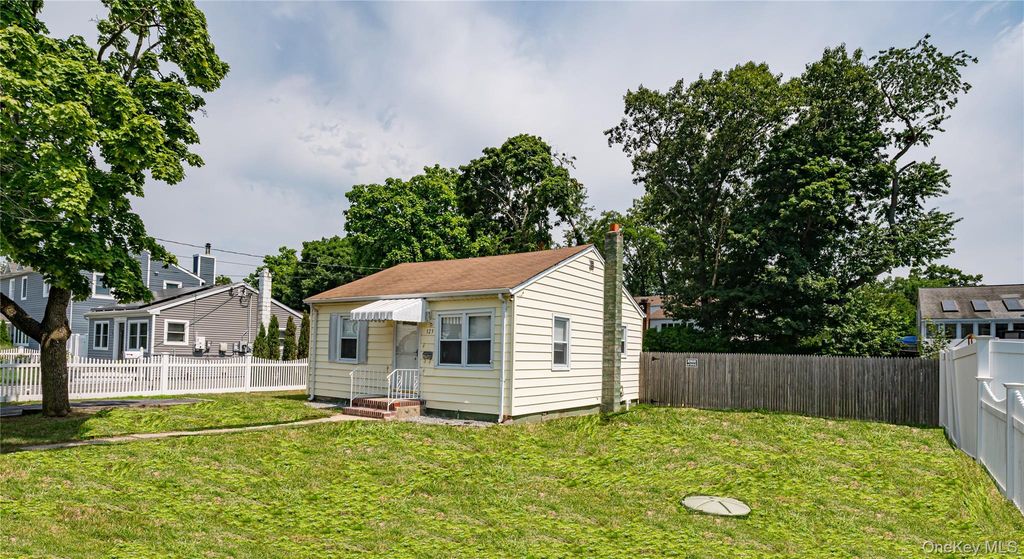 123 Cherubina Lane 123, North Babylon, NY 11703 — photo 2
