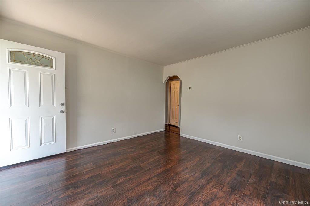 123 Cherubina Lane 123, North Babylon, NY 11703 — photo 4