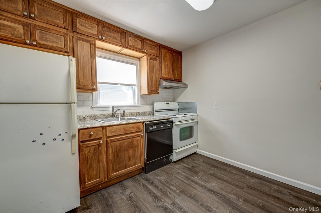123 Cherubina Lane 123, North Babylon, NY 11703 — photo 5