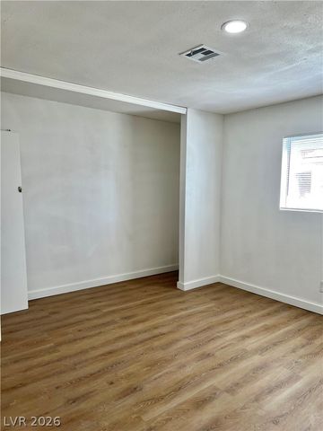 5116 Golden Lane A, Las Vegas, NV 89119