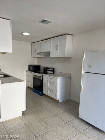 5116 Golden Lane A, Las Vegas, NV 89119