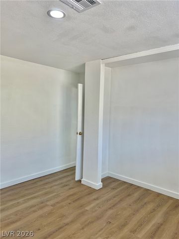 5116 Golden Lane A, Las Vegas, NV 89119