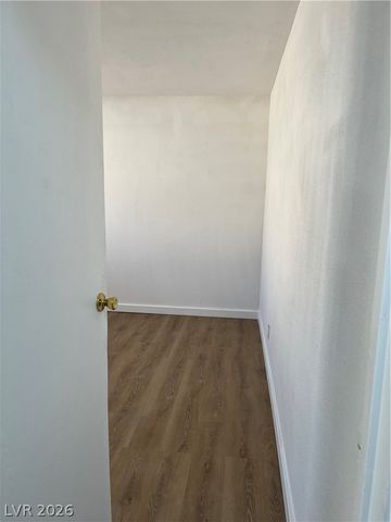 5116 Golden Lane A, Las Vegas, NV 89119