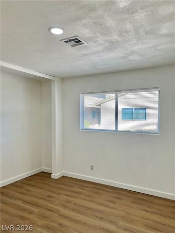 5116 Golden Lane A, Las Vegas, NV 89119